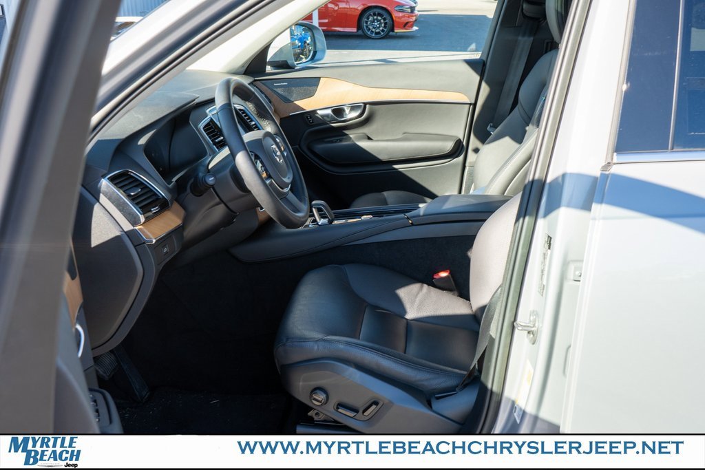 Used 2023 Volvo XC90 B6 Plus image 18