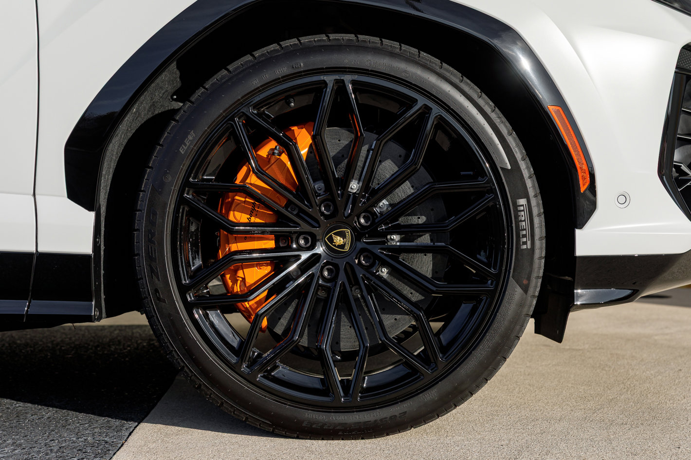 Used 2025 Lamborghini Urus SE image 31