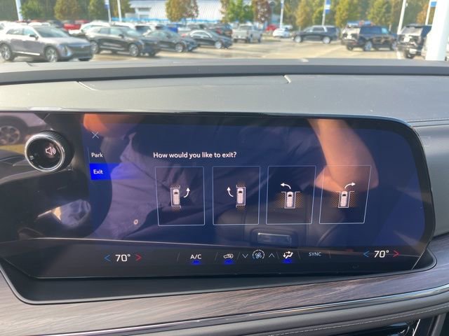 New 2026 Chevrolet Suburban LS image 27