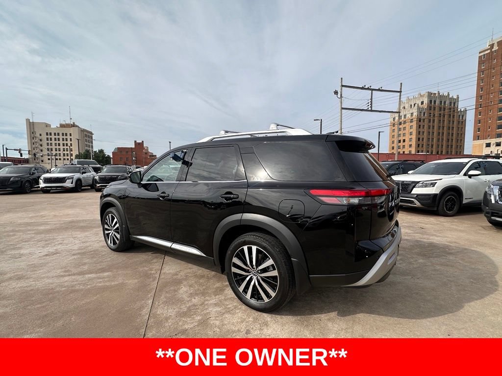 Certified 2025 Nissan Pathfinder Platinum FWD image 3