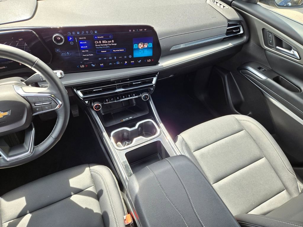 Used 2025 Chevrolet Traverse LT AWD/4WD image 17