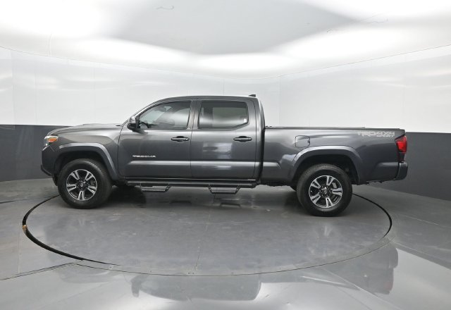 Used 2019 Toyota Tacoma TRD Sport AWD/4WD image 3