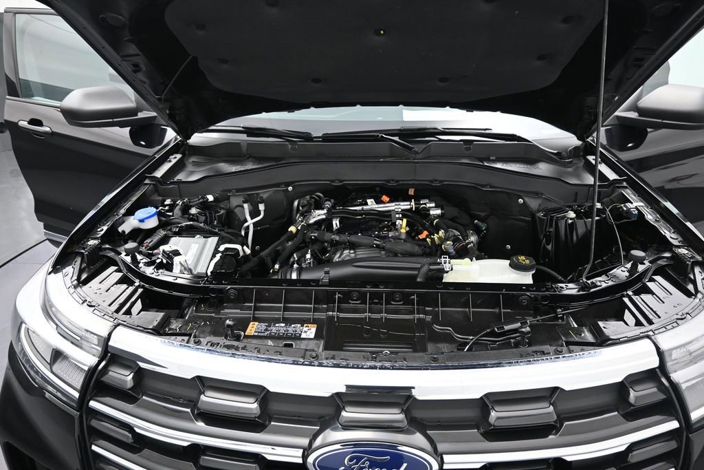Used 2025 Ford Explorer Active w/ Active Comfort Package RWD image 33