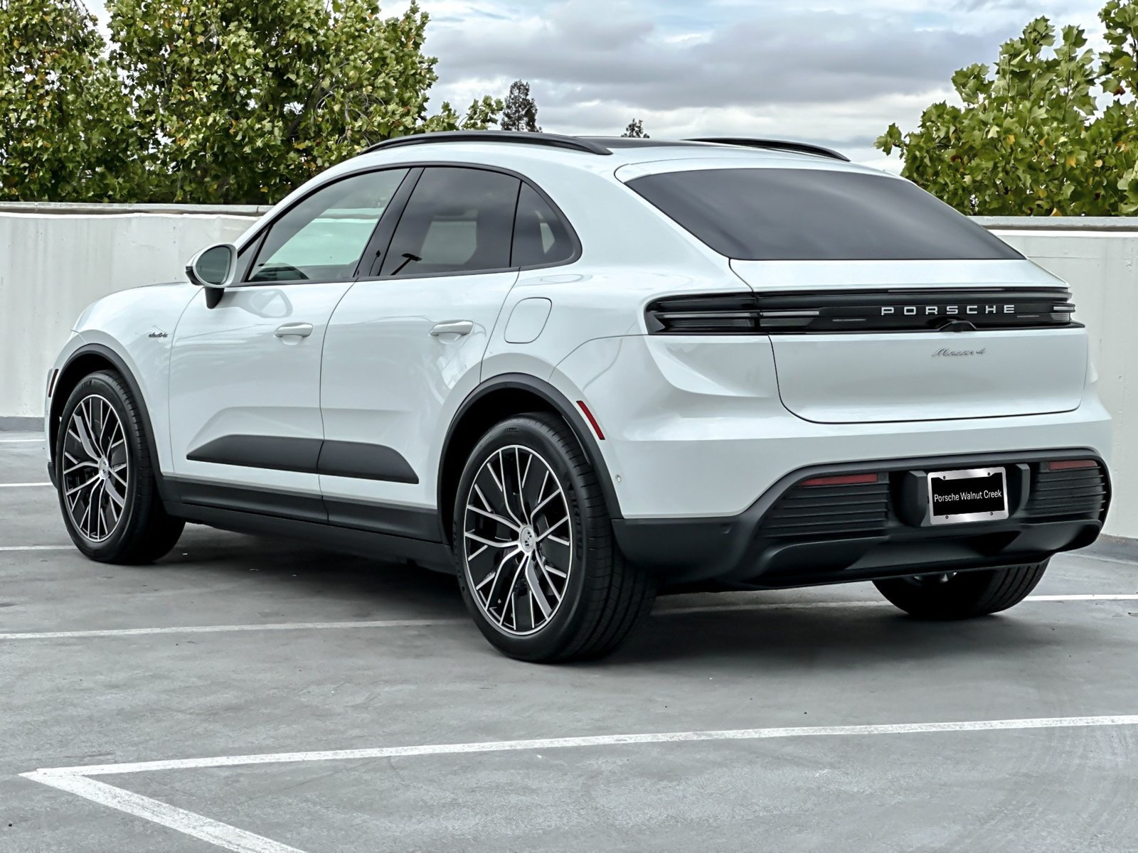 New 2026 Porsche Macan 4 Electric AWD/4WD image 4