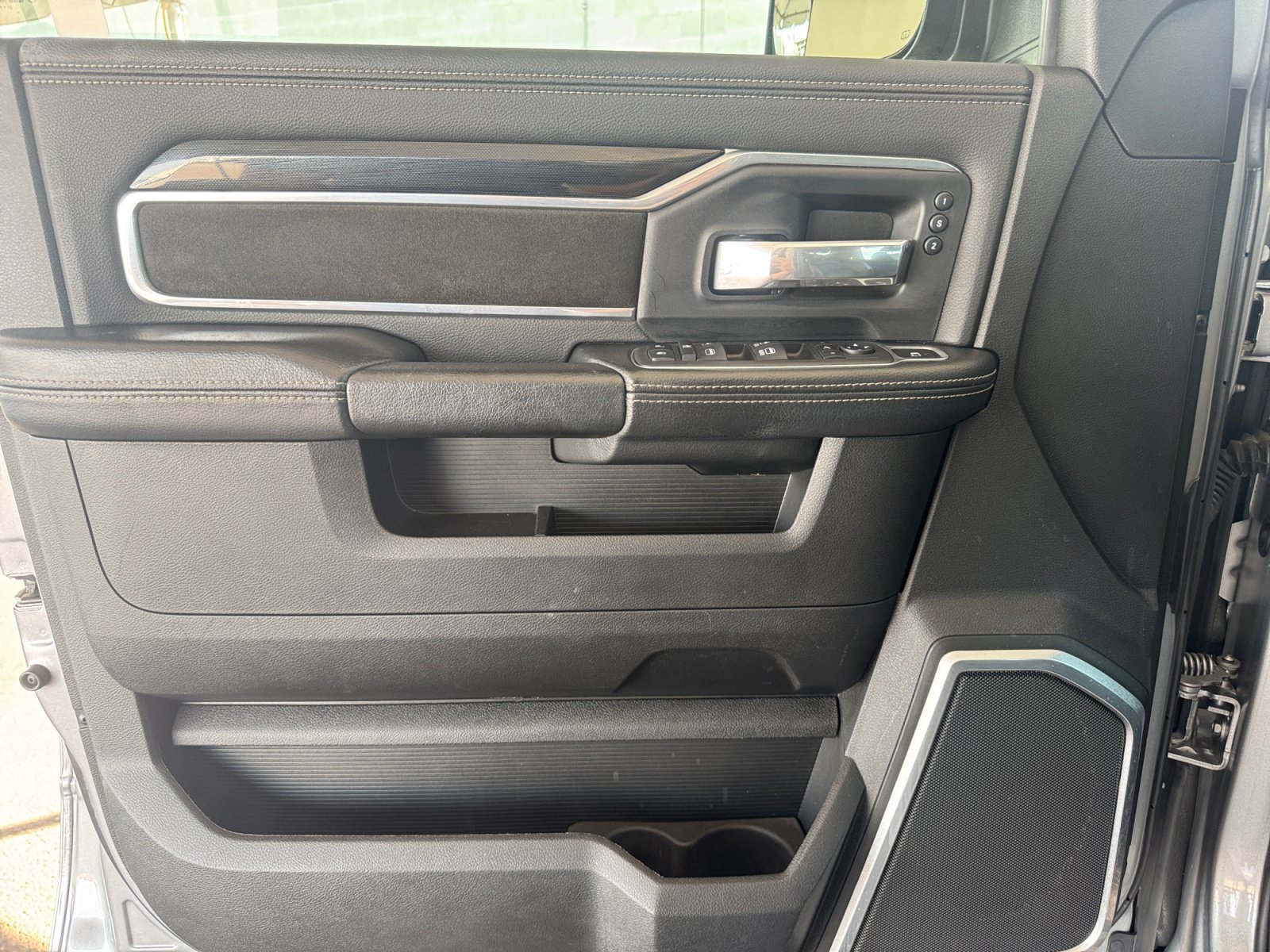 Used 2022 RAM 2500 Laramie AWD/4WD image 11