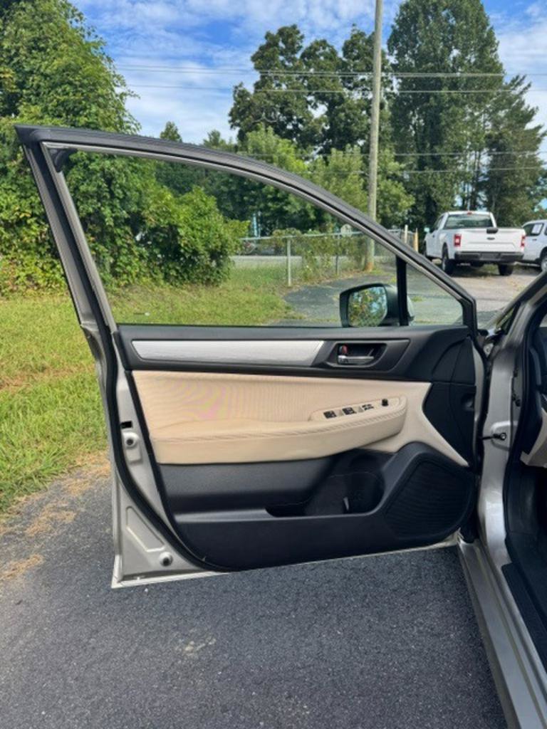 Used 2017 Subaru Legacy 2.5i Premium AWD/4WD image 7