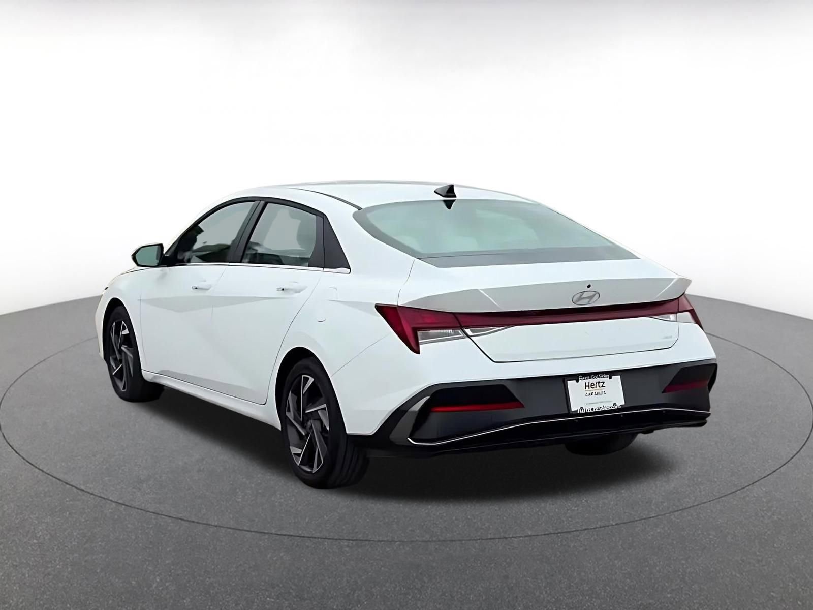 Used 2025 Hyundai Elantra Limited image 11