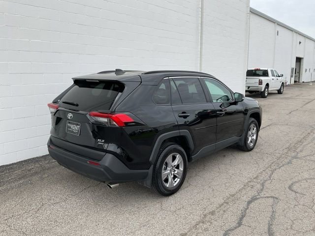 Used 2025 Toyota RAV4 XLE w/ Convenience Package image 4