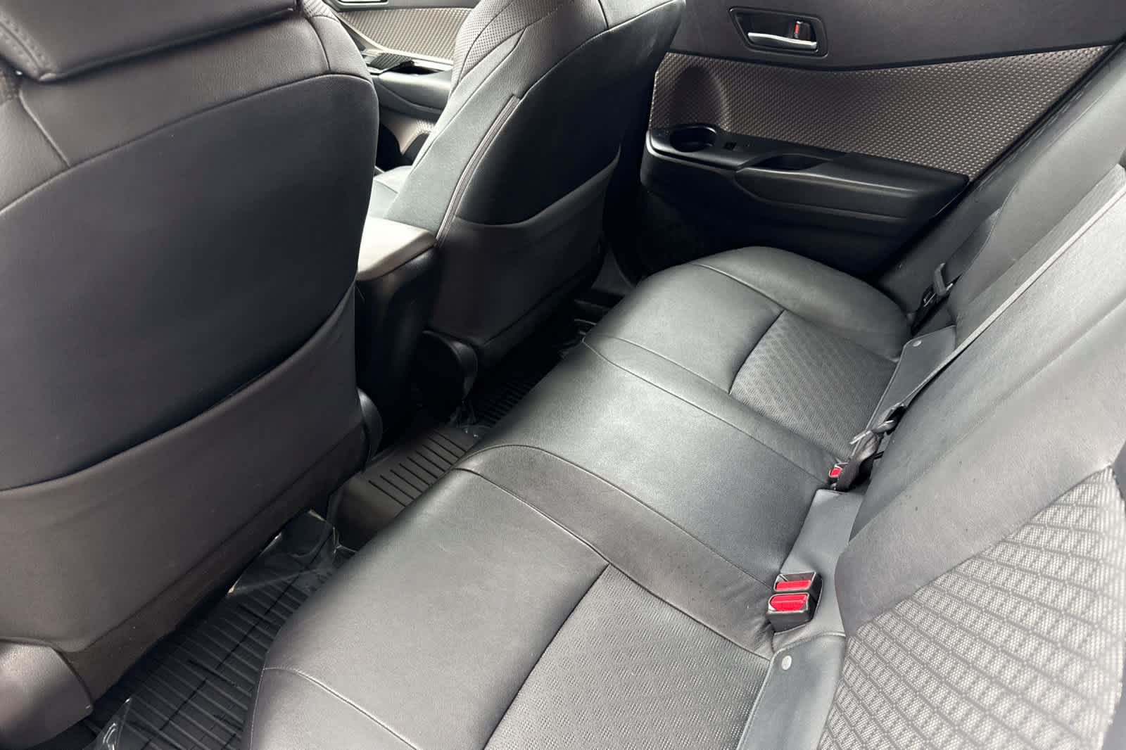 Used 2022 Toyota C-HR Limited FWD image 4
