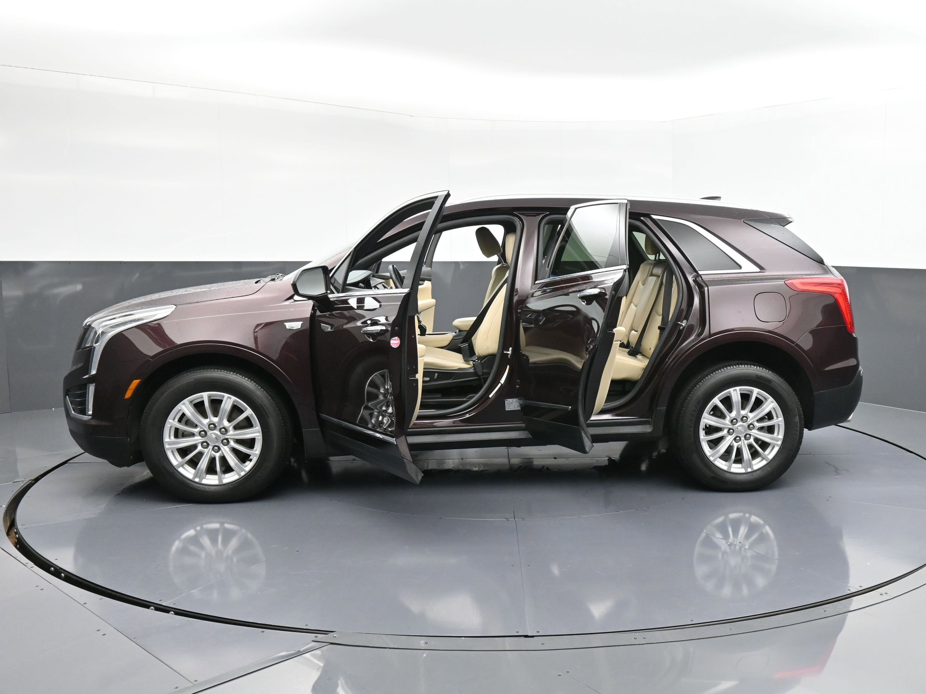 Used 2018 Cadillac XT5 FWD image 38
