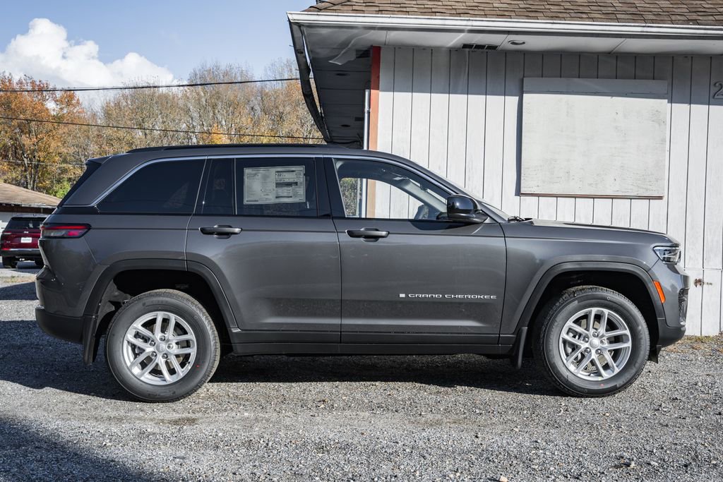 New 2025 Jeep Grand Cherokee Laredo X w/ MOPAR Finishing Package image 3