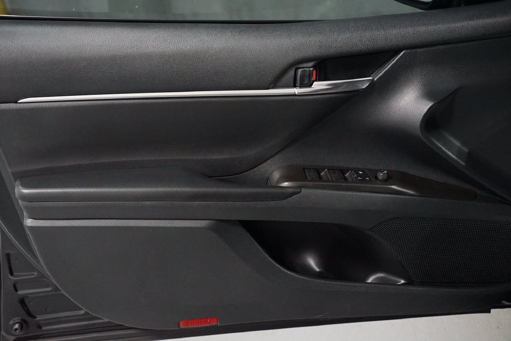 Used 2022 Toyota Camry SE FWD image 27