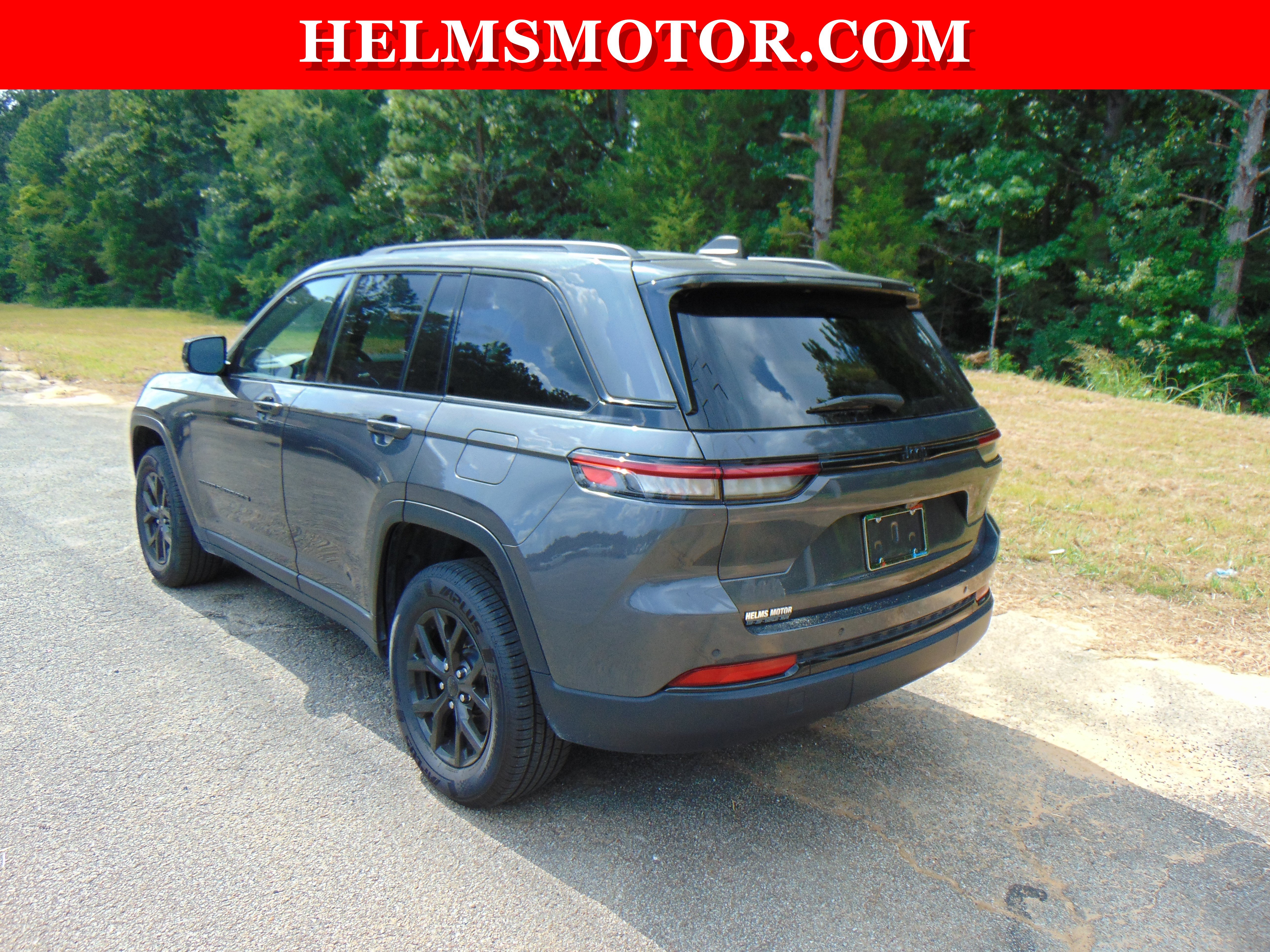 Used 2024 Jeep Grand Cherokee Altitude RWD image 9