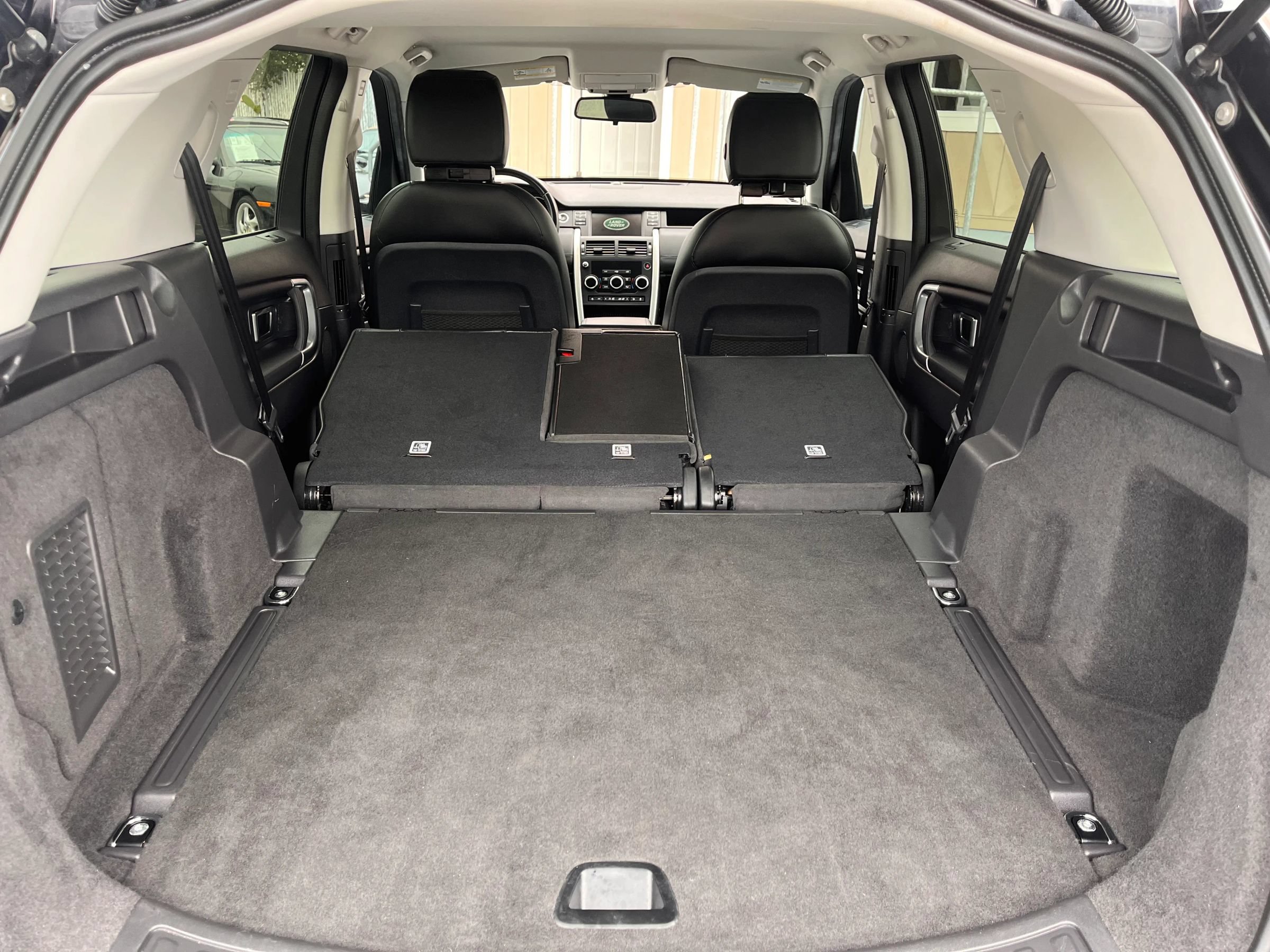Used 2019 Land Rover Discovery Sport SE AWD/4WD image 16
