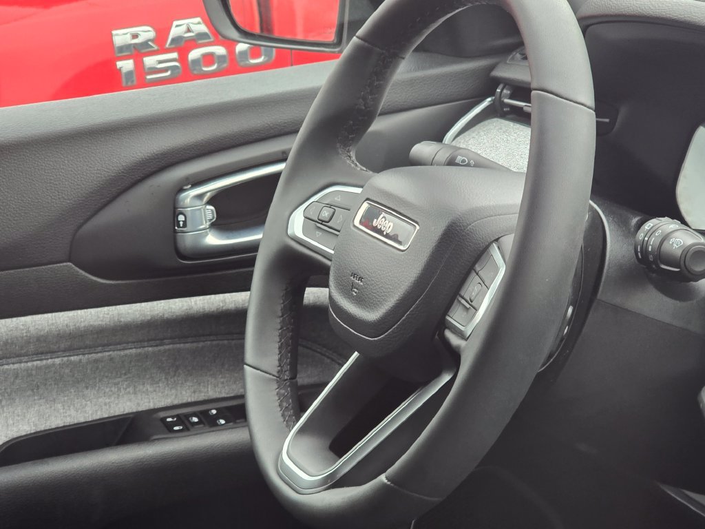Used 2023 Jeep Compass Latitude w/ Sun and Sound Group AWD/4WD image 17
