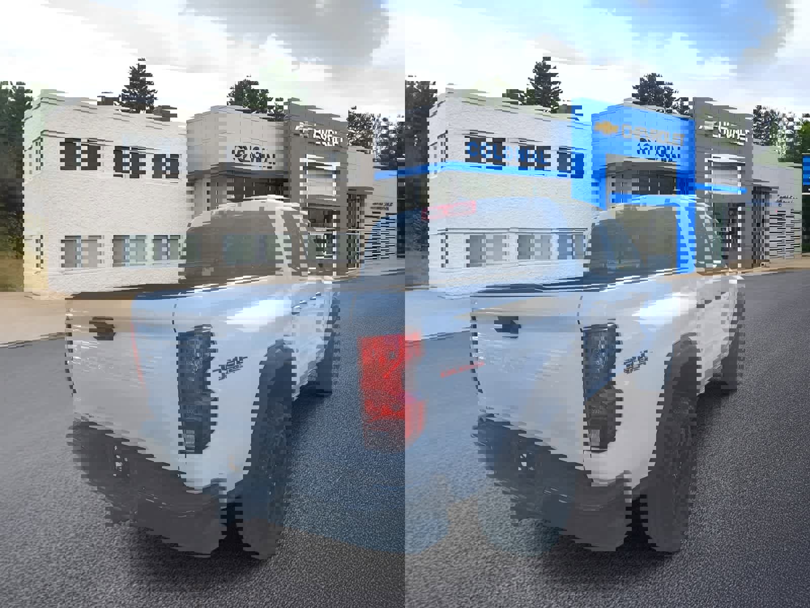 Used 2024 Chevrolet Colorado Trail Boss w/ Advanced Trailering Package image 4