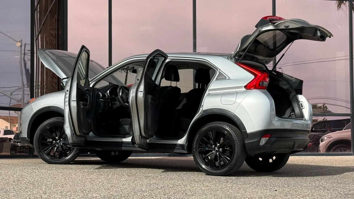 Used 2018 Mitsubishi Eclipse Cross LE AWD/4WD image 29
