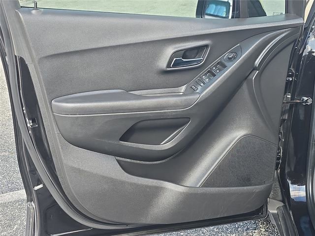 Used 2019 Chevrolet Trax LT w/ LT Convenience Package FWD image 13