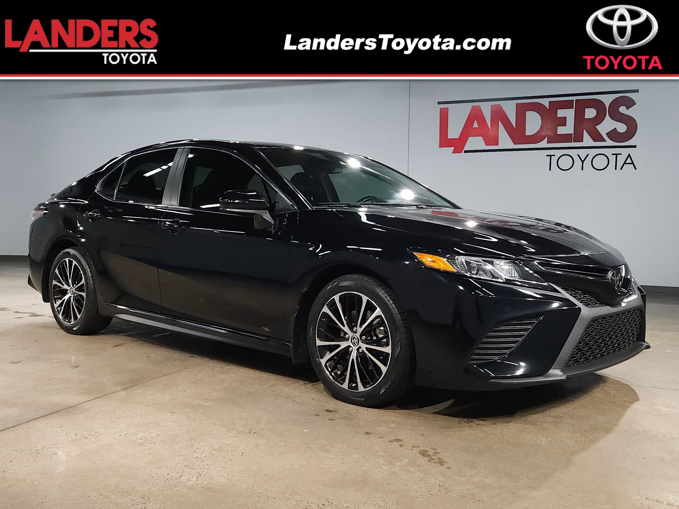 Used 2020 Toyota Camry SE image 1