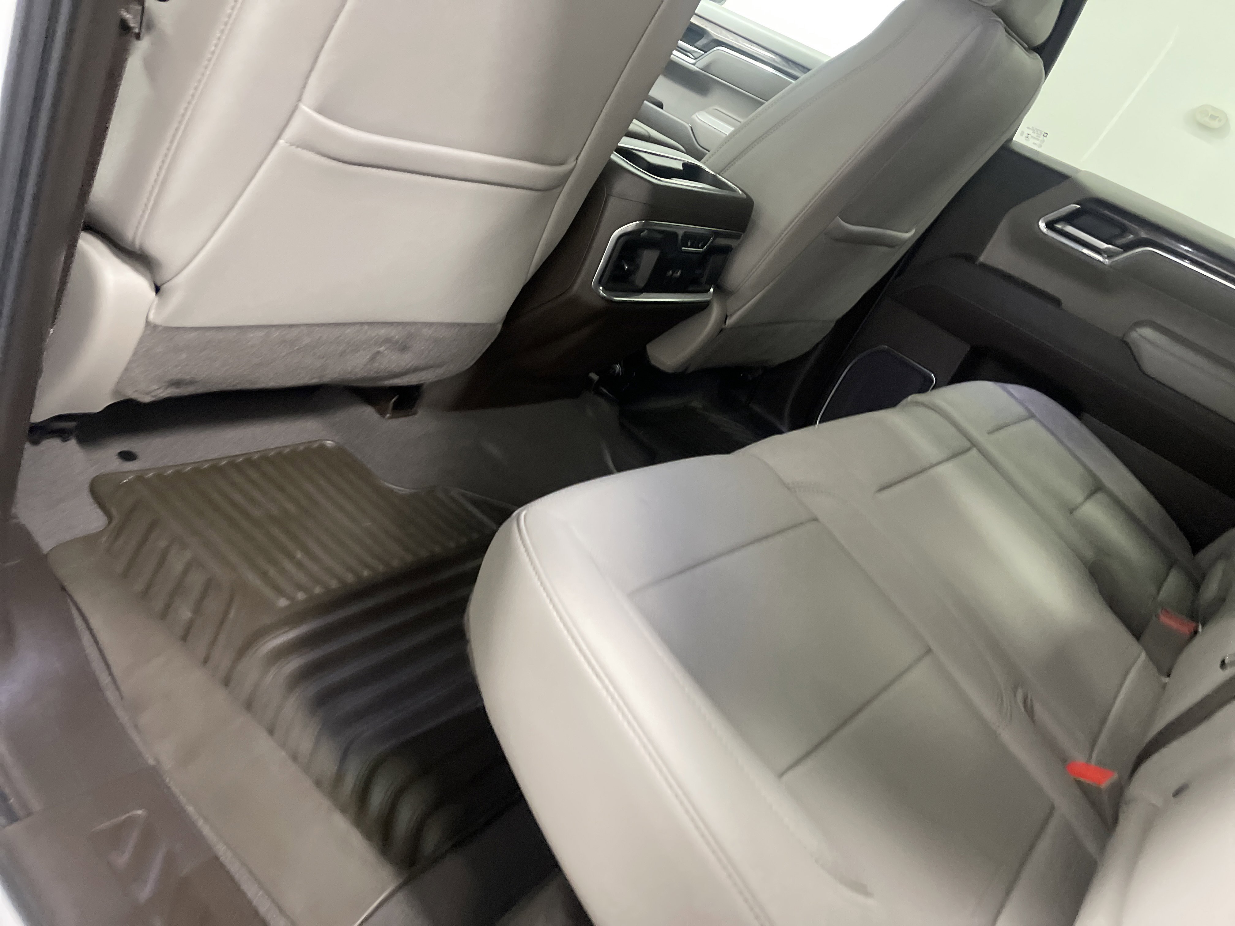 Used 2024 Chevrolet Silverado 1500 LTZ w/ LTZ Convenience Package II AWD/4WD image 17
