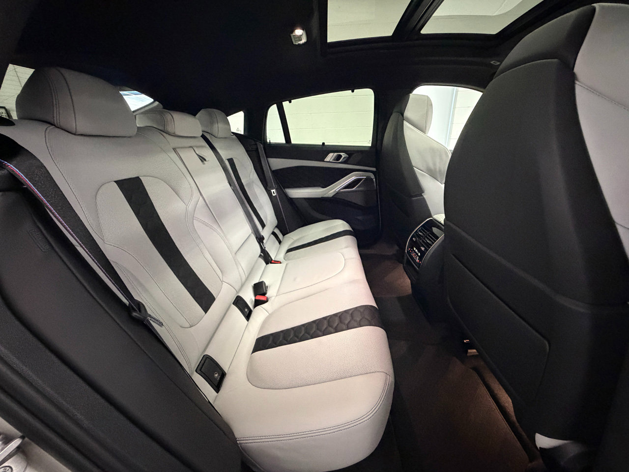 Used 2023 BMW X6 M Competition image 21