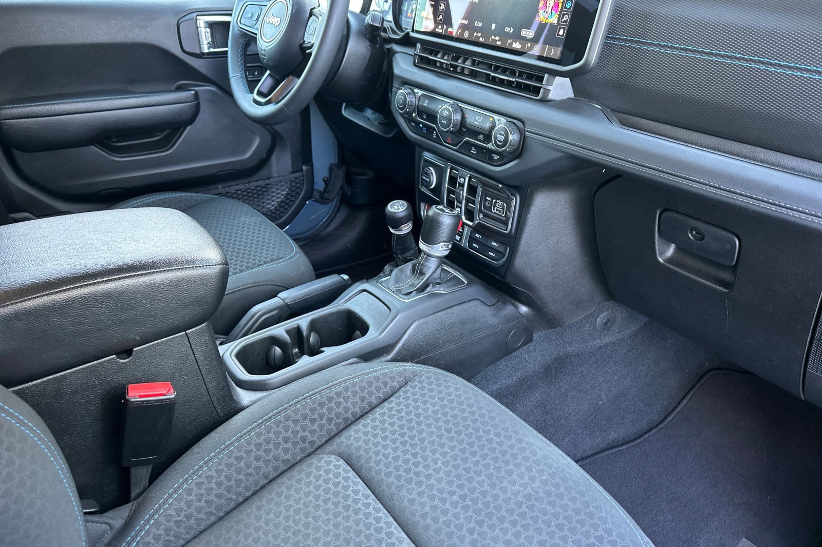 Used 2024 Jeep Wrangler Unlimited Rubicon 4xe image 16