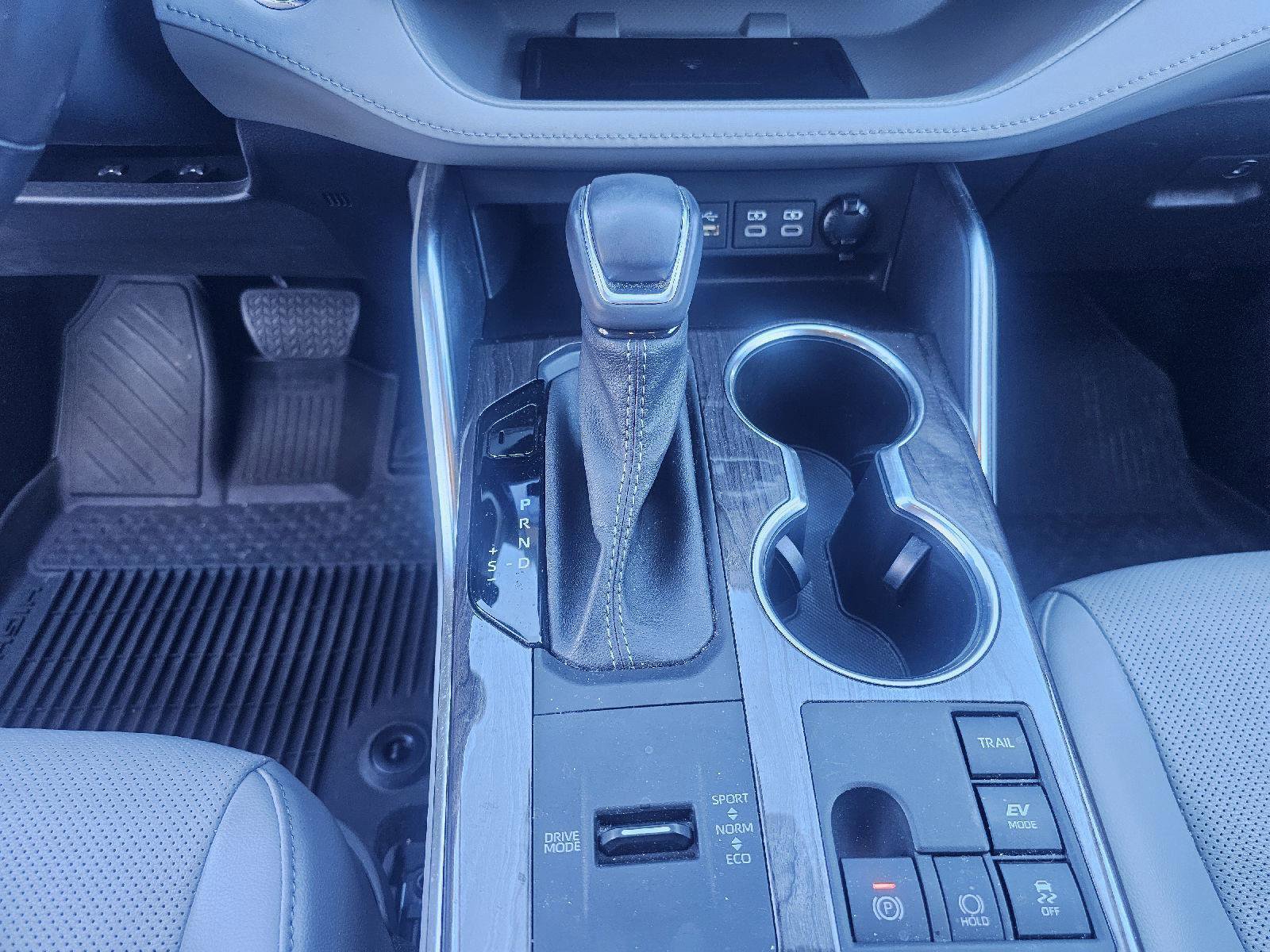 Used 2023 Toyota Highlander Limited image 22