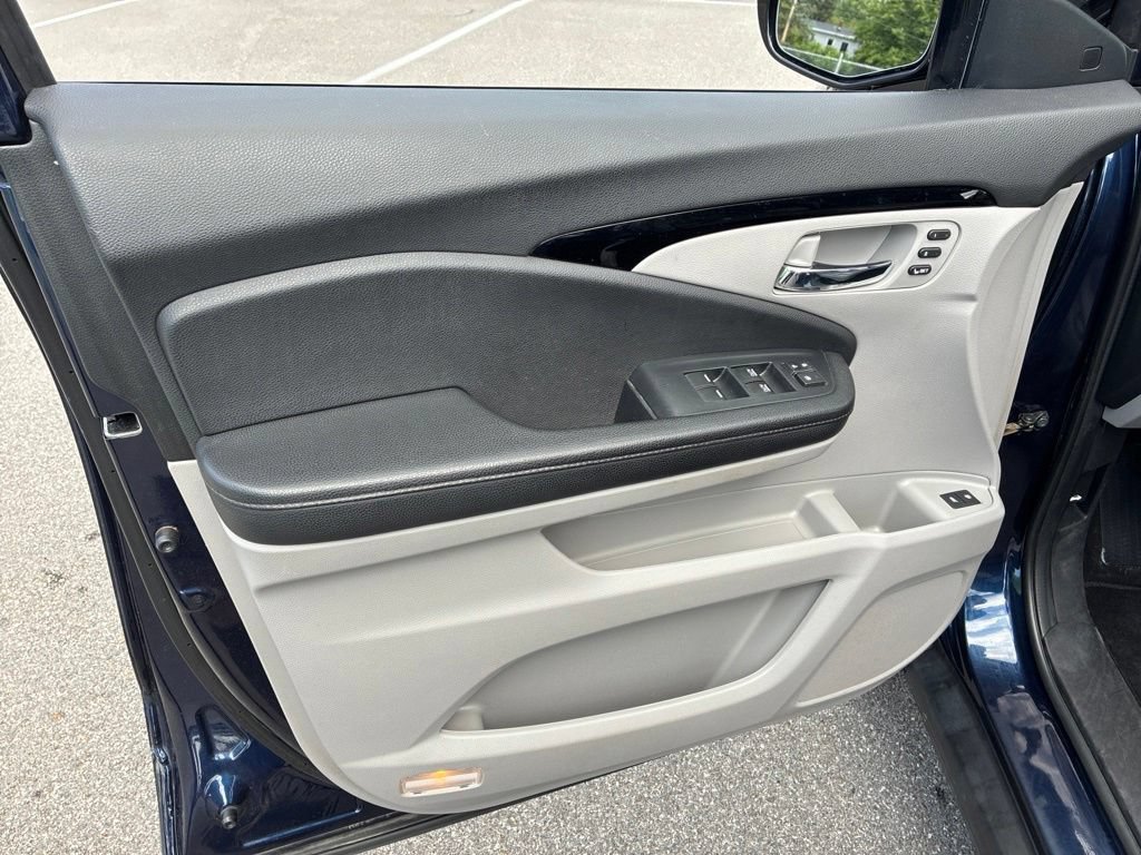 Used 2022 Honda Pilot Touring image 17