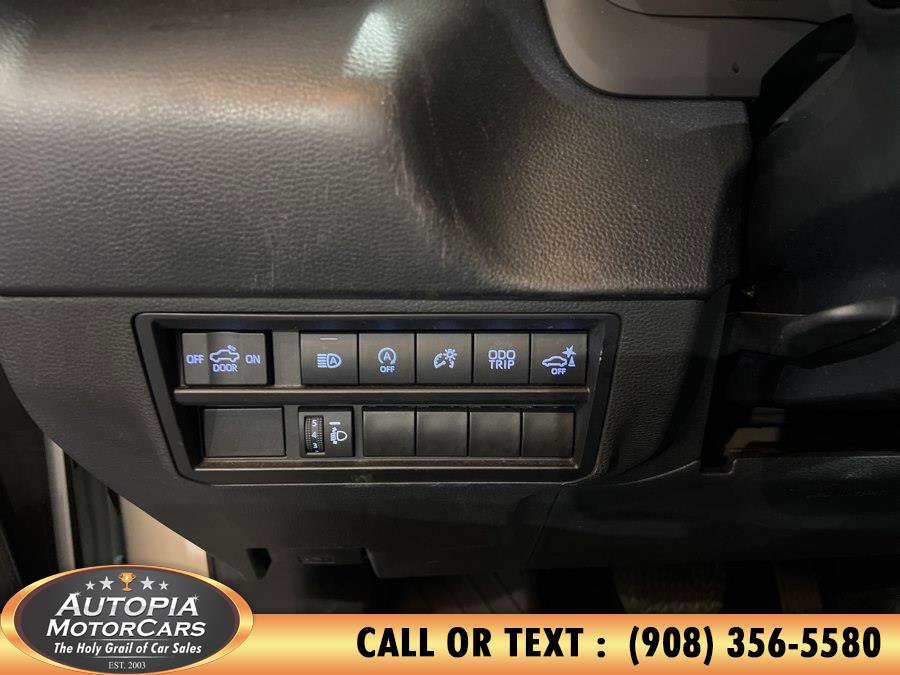 Used 2022 Toyota Tundra SR5 w/ SR5 Convenience Package AWD/4WD image 24