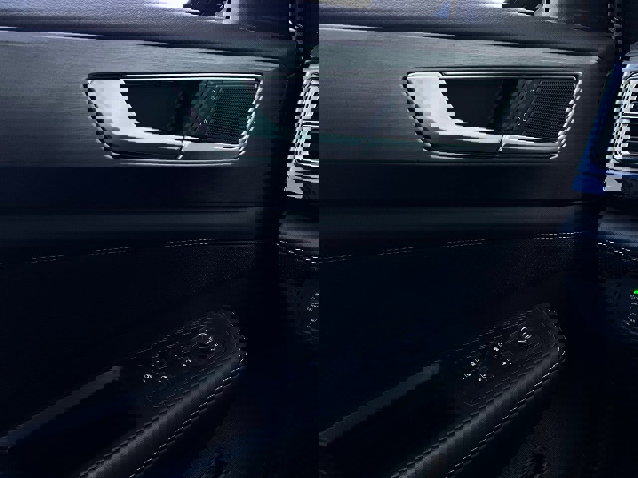 Used 2025 Volkswagen Atlas Cross Sport SE image 21