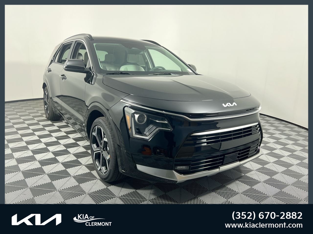 Certified 2025 Kia Niro EX Touring FWD image 1
