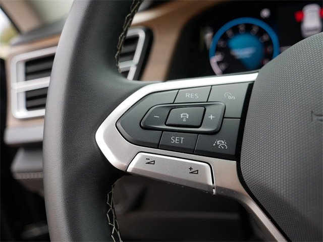 Certified 2025 Volkswagen Atlas SE image 27