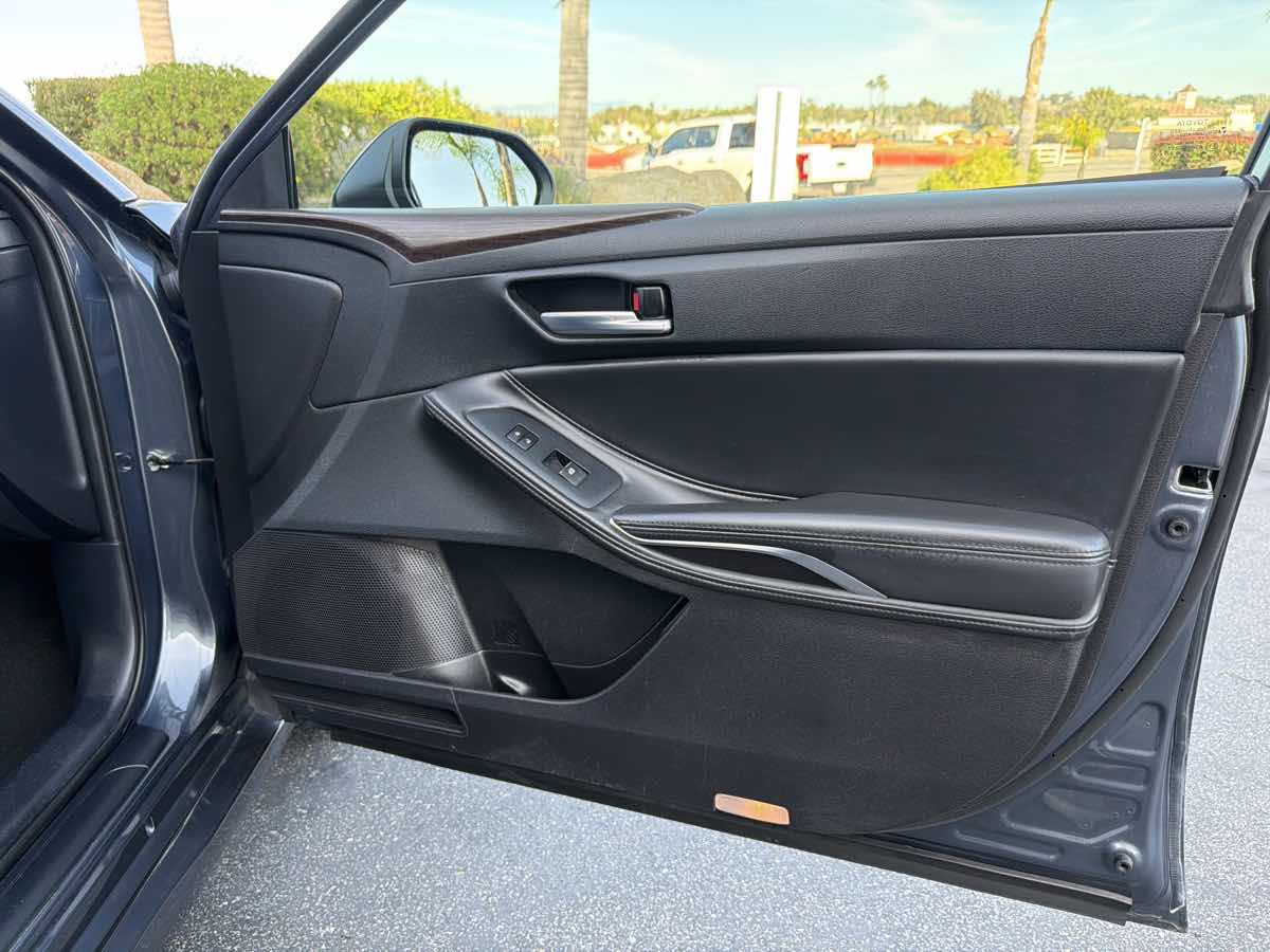 Used 2022 Toyota Avalon XLE image 36