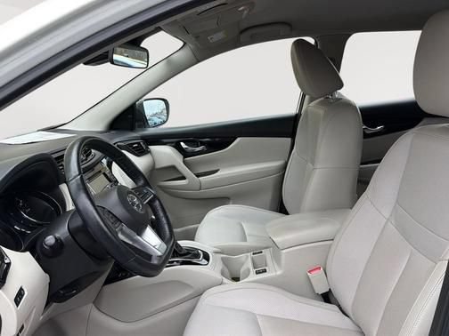 Used 2022 Nissan Rogue Sport SL AWD/4WD image 8