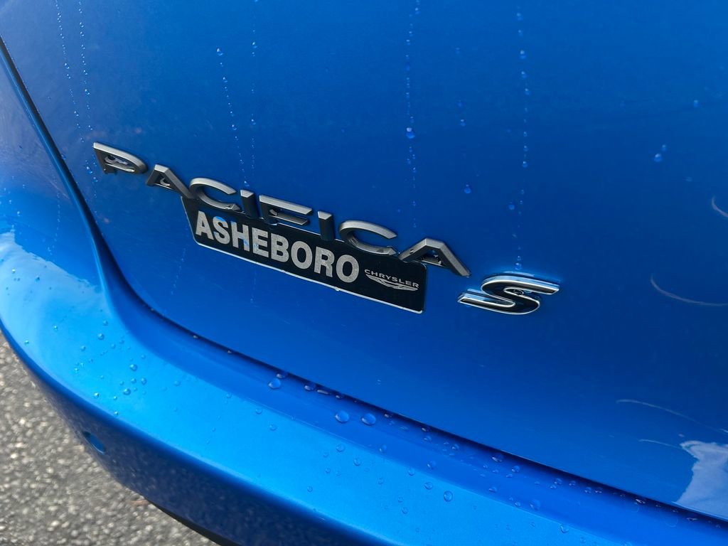 New 2026 Chrysler Pacifica Limited w/ S Appearance Package image 11