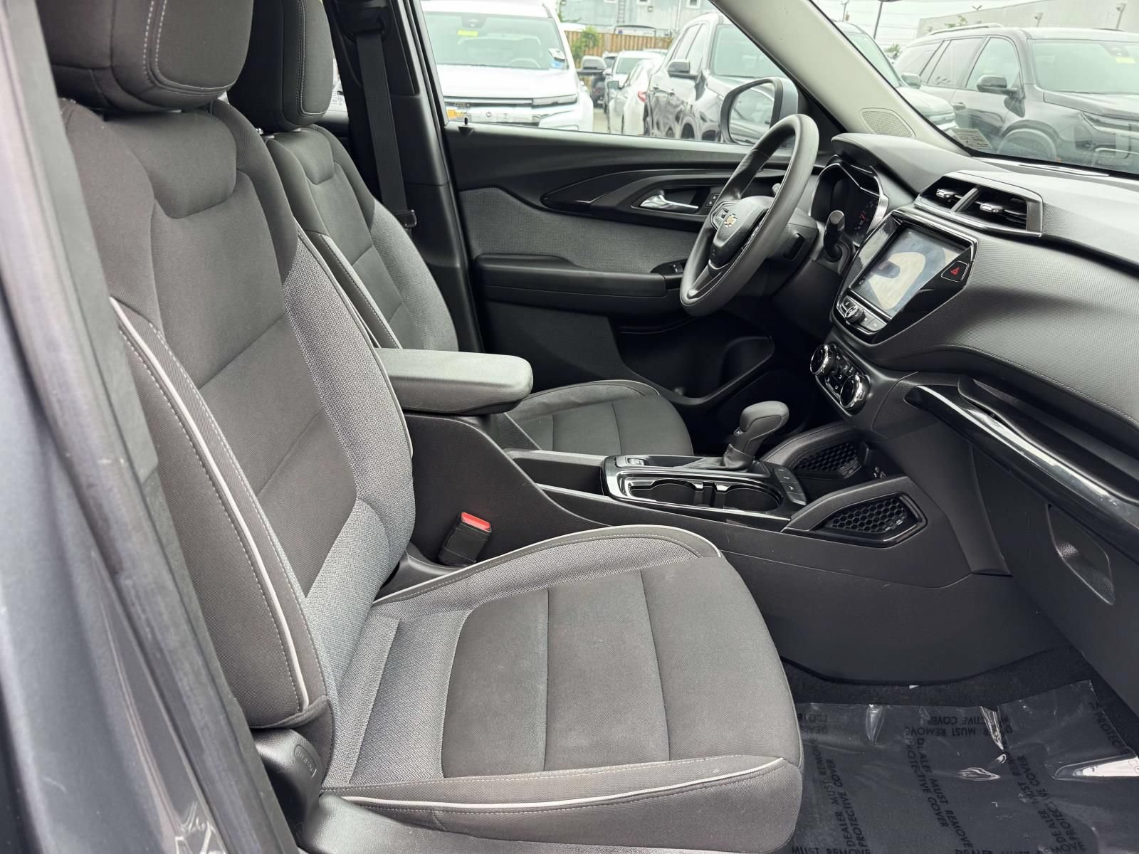 Used 2022 Chevrolet TrailBlazer LT w/ Convenience Package FWD image 24