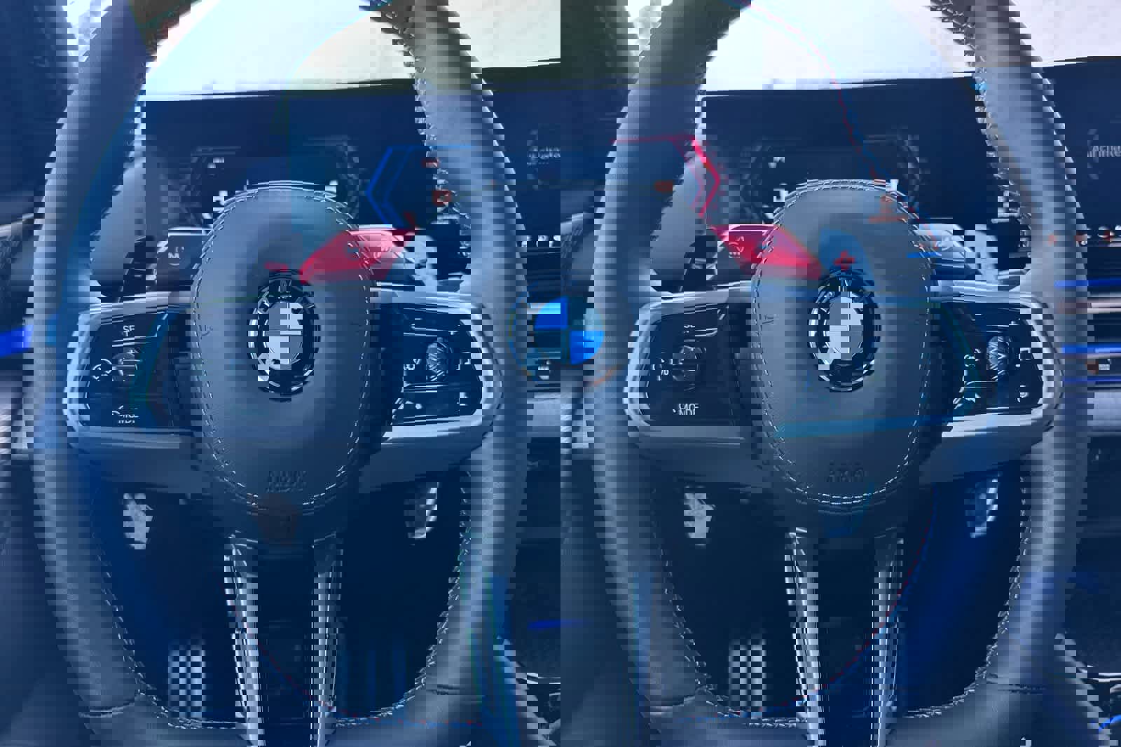 Used 2025 BMW M5 w/ Carbon Package image 25