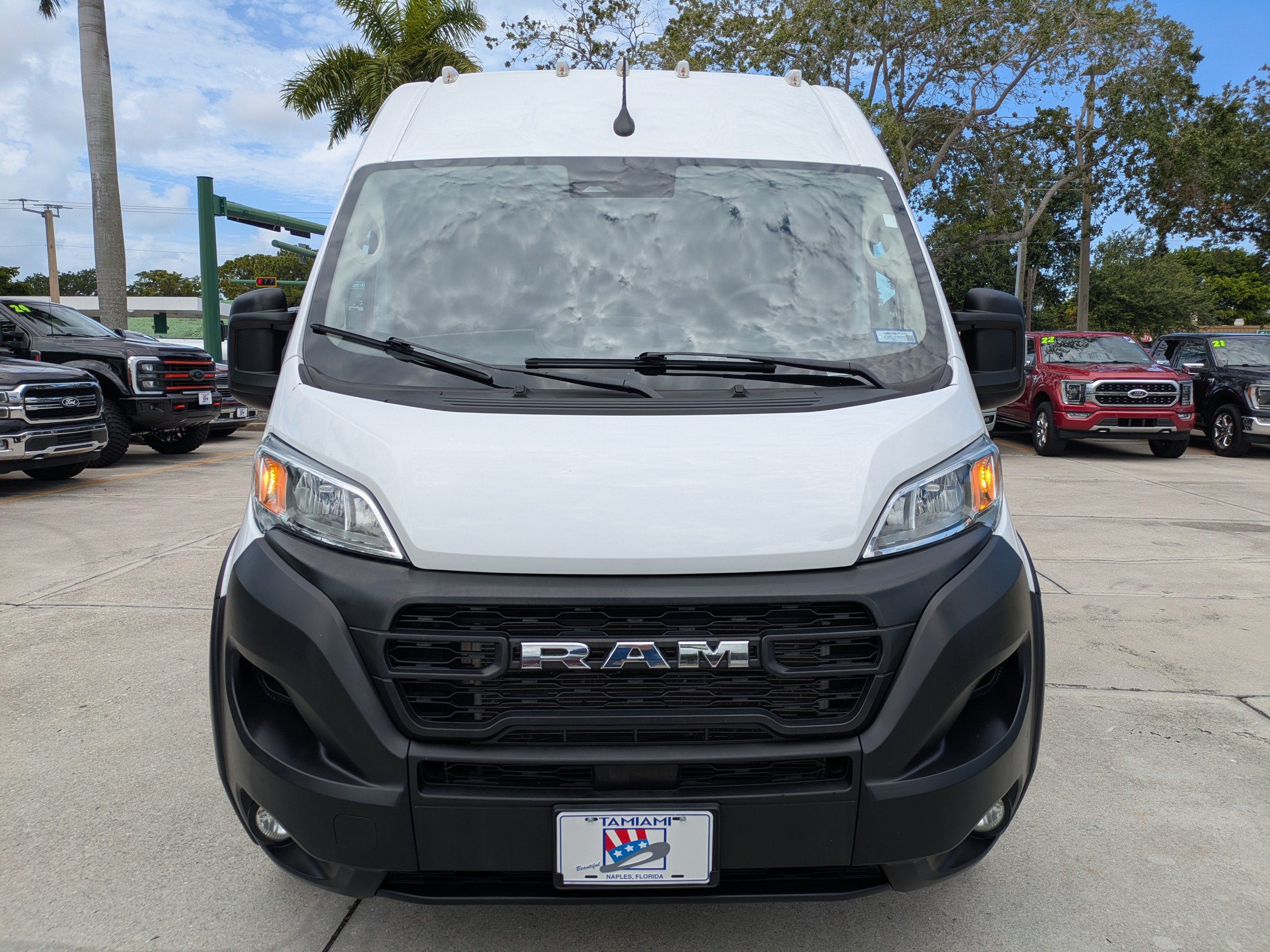 Used 2025 RAM ProMaster 2500 w/ Convenience Group FWD image 8