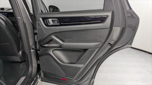 Used 2019 Porsche Cayenne image 16