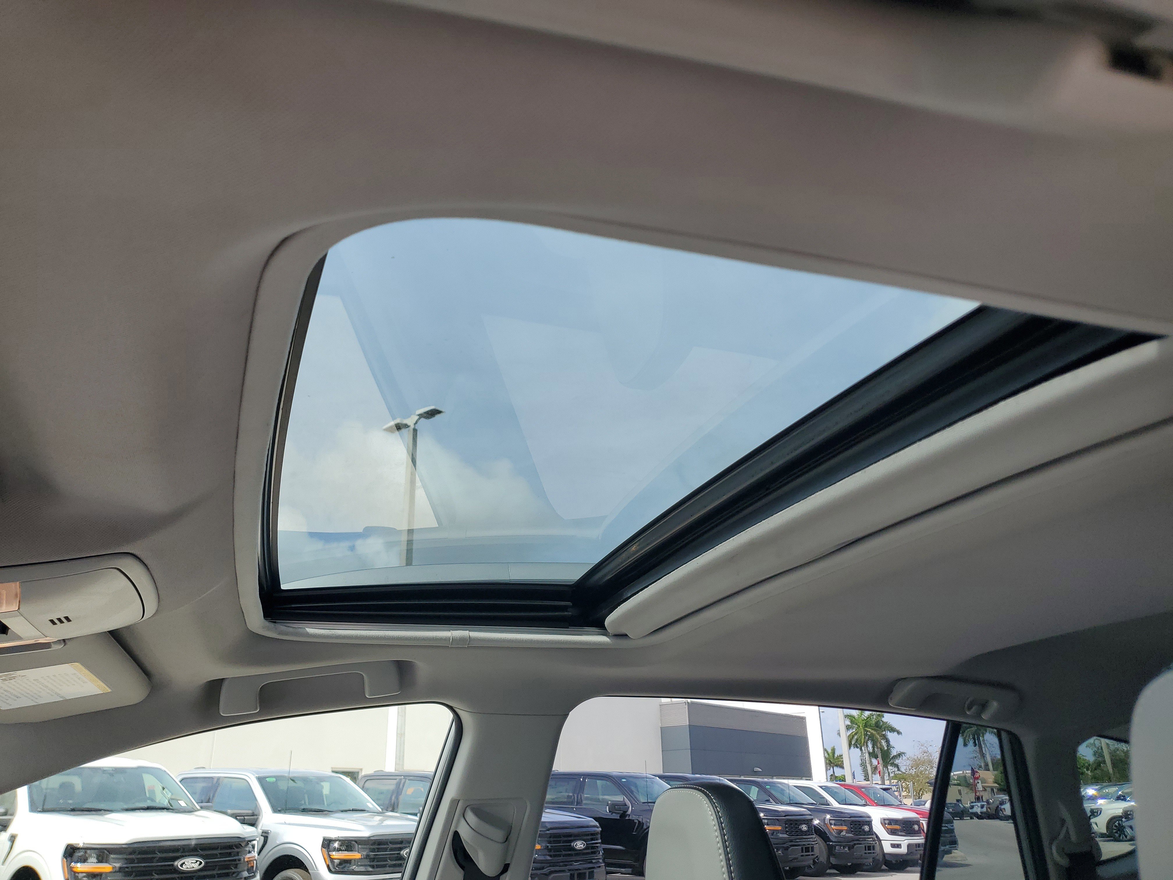 Used 2018 Toyota RAV4 Limited image 11