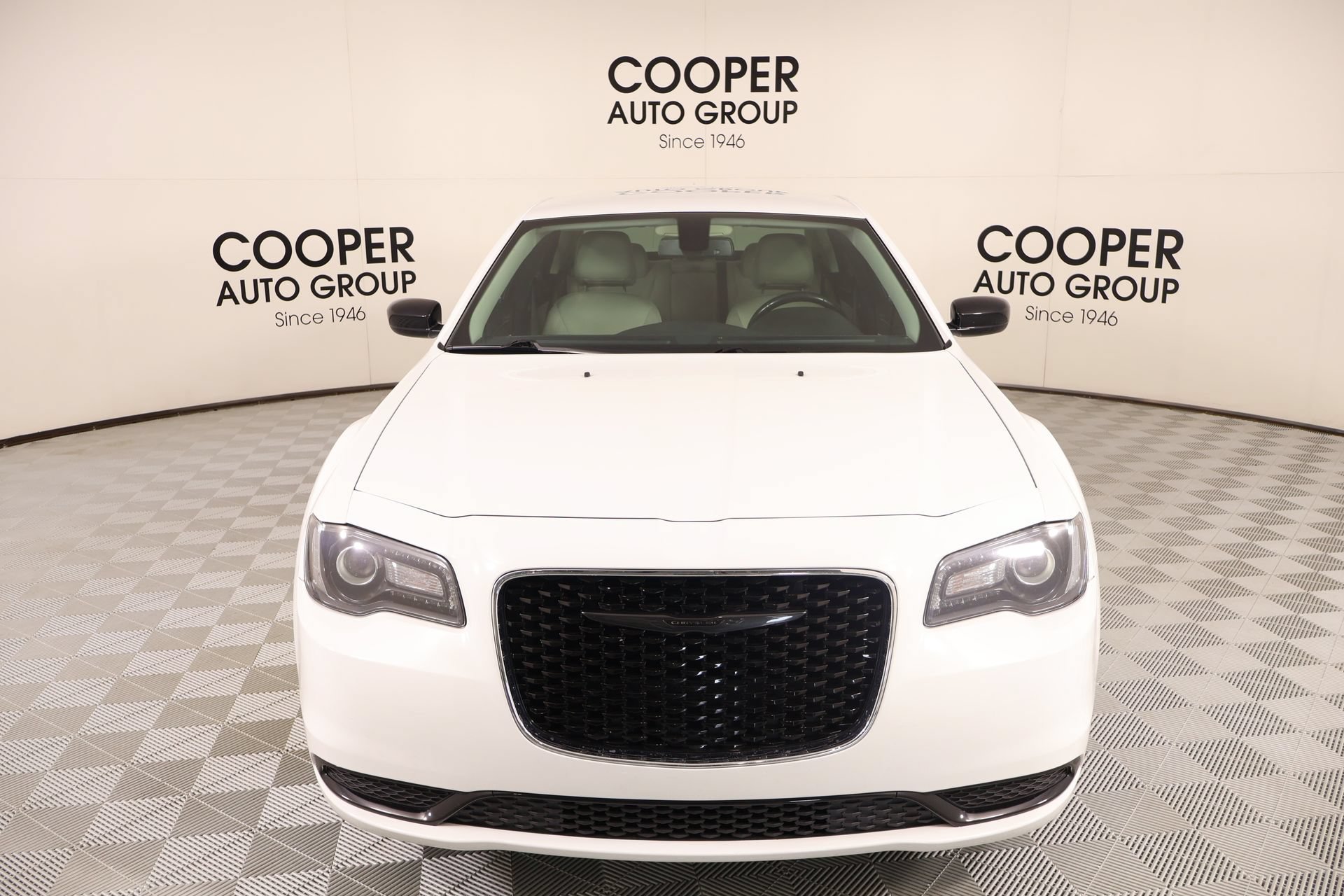 Used 2021 Chrysler 300 Touring w/ Sport Appearance Package RWD image 8