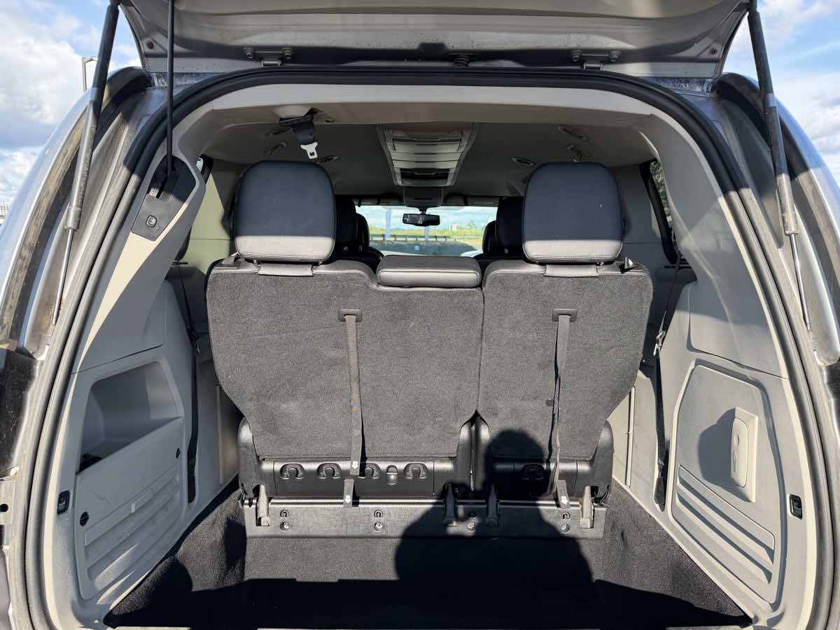 Used 2014 Chrysler Town & Country Touring-L w/ Driver Convenience Group FWD image 25