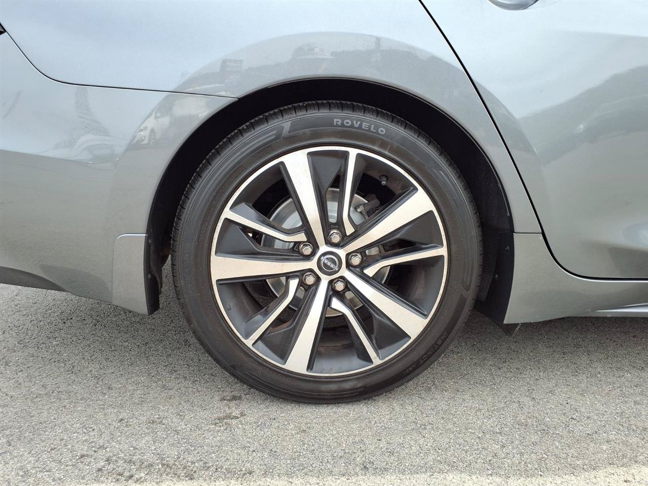 Used 2023 Nissan Maxima SL FWD image 4