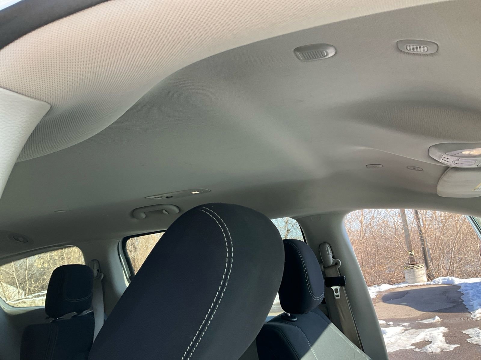 Used 2022 Chrysler Voyager LX image 16