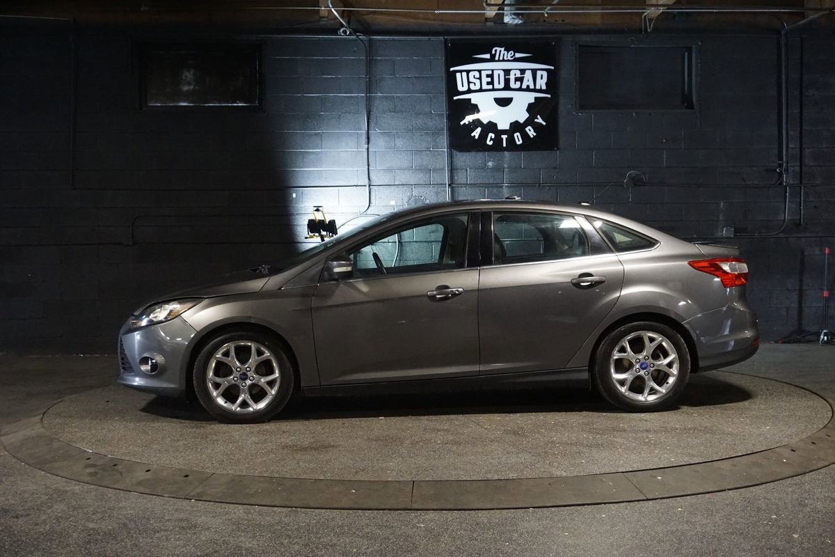 Used 2013 Ford Focus Titanium FWD image 2