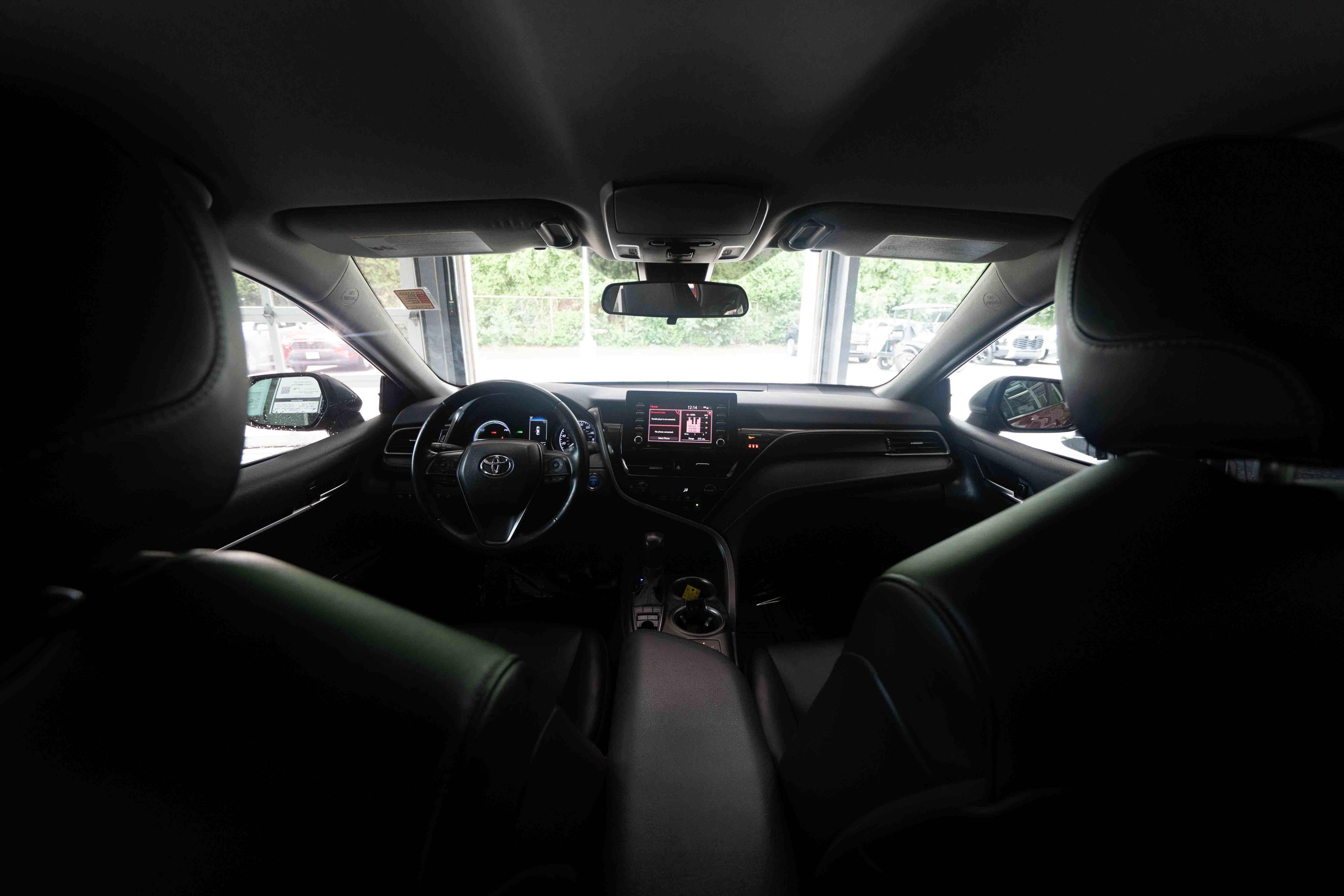 Used 2022 Toyota Camry SE w/ Cold Weather Package FWD image 19