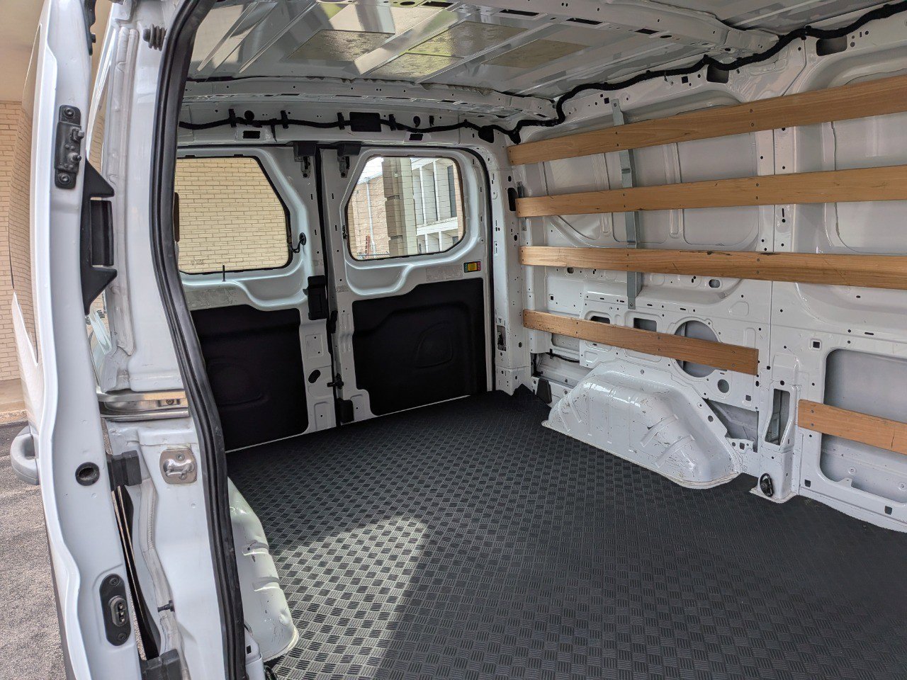 Used 2024 Ford Transit 250 w/ Exterior Upgrade Package image 32