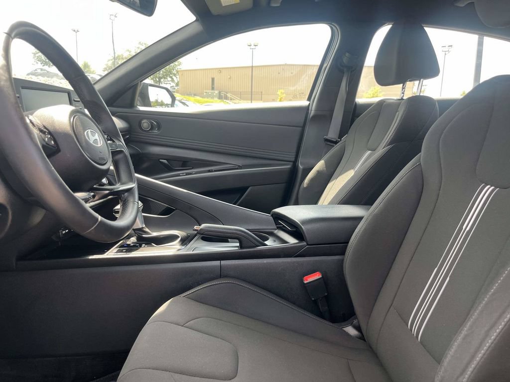 Certified 2025 Hyundai Elantra Sport w/ Cargo Package FWD image 17