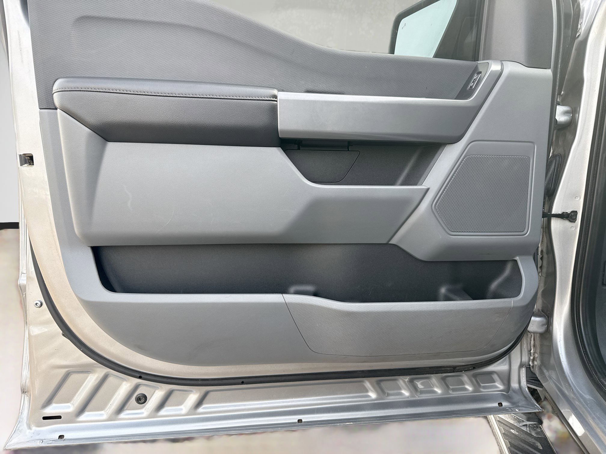 Used 2022 Ford F150 XLT w/ Trailer Tow Package image 19