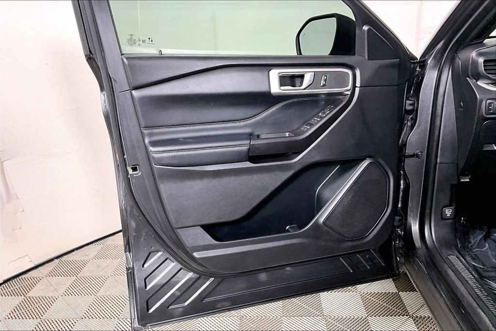 Used 2020 Ford Explorer XLT w/ Equipment Group 202A image 23